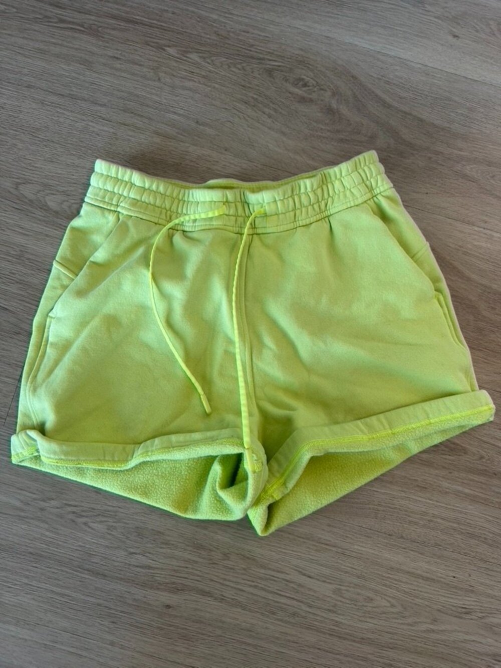 Lululemon Loungeful High-Rise Short Neon Size 6